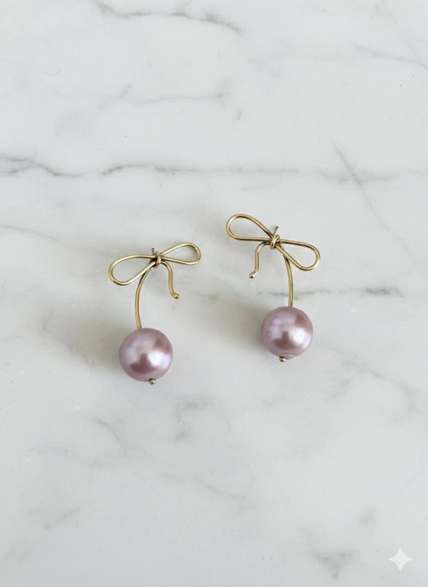 Bow and Pearl Earring